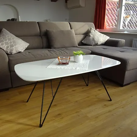 Stremlow Apartment *