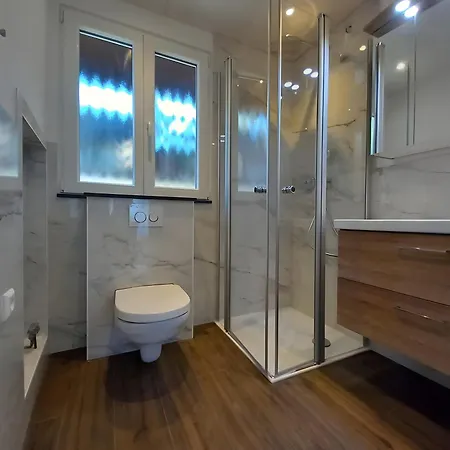 Stremlow Apartment *