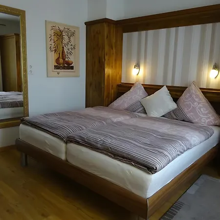 Stremlow Apartment *