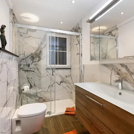 Stremlow Apartment