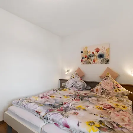 Stremlow Apartment *