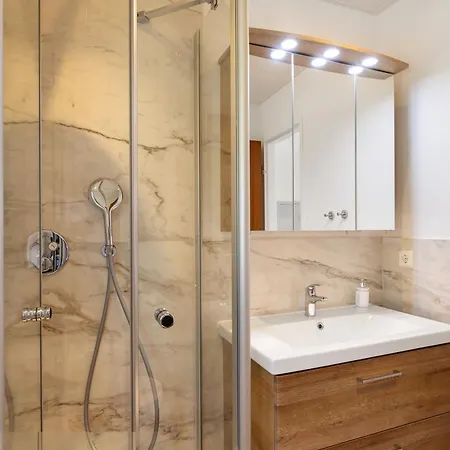 Stremlow Apartment